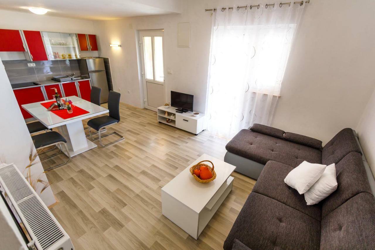 Apartman Dobrila Vrh  ภายนอก รูปภาพ