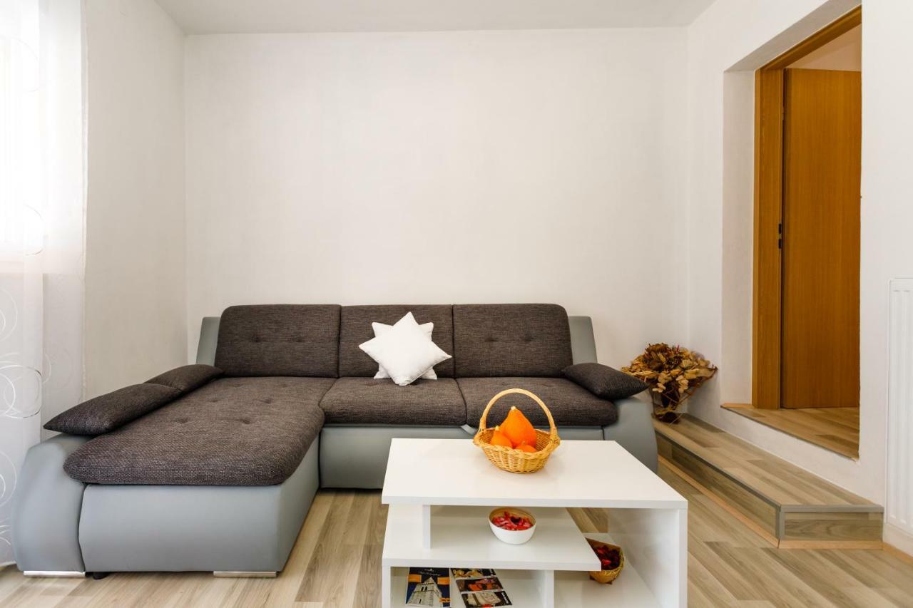 Apartman Dobrila Vrh  ภายนอก รูปภาพ