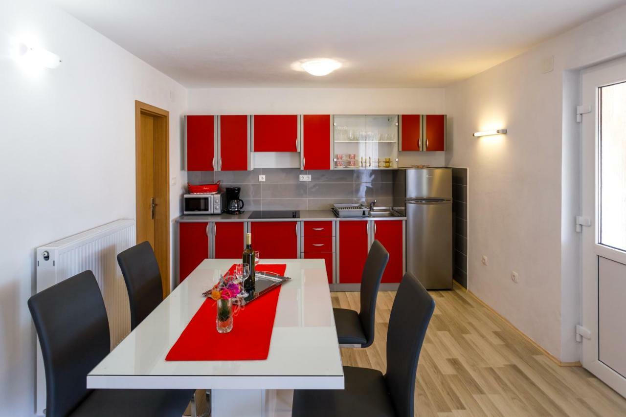 Apartman Dobrila Vrh  ภายนอก รูปภาพ