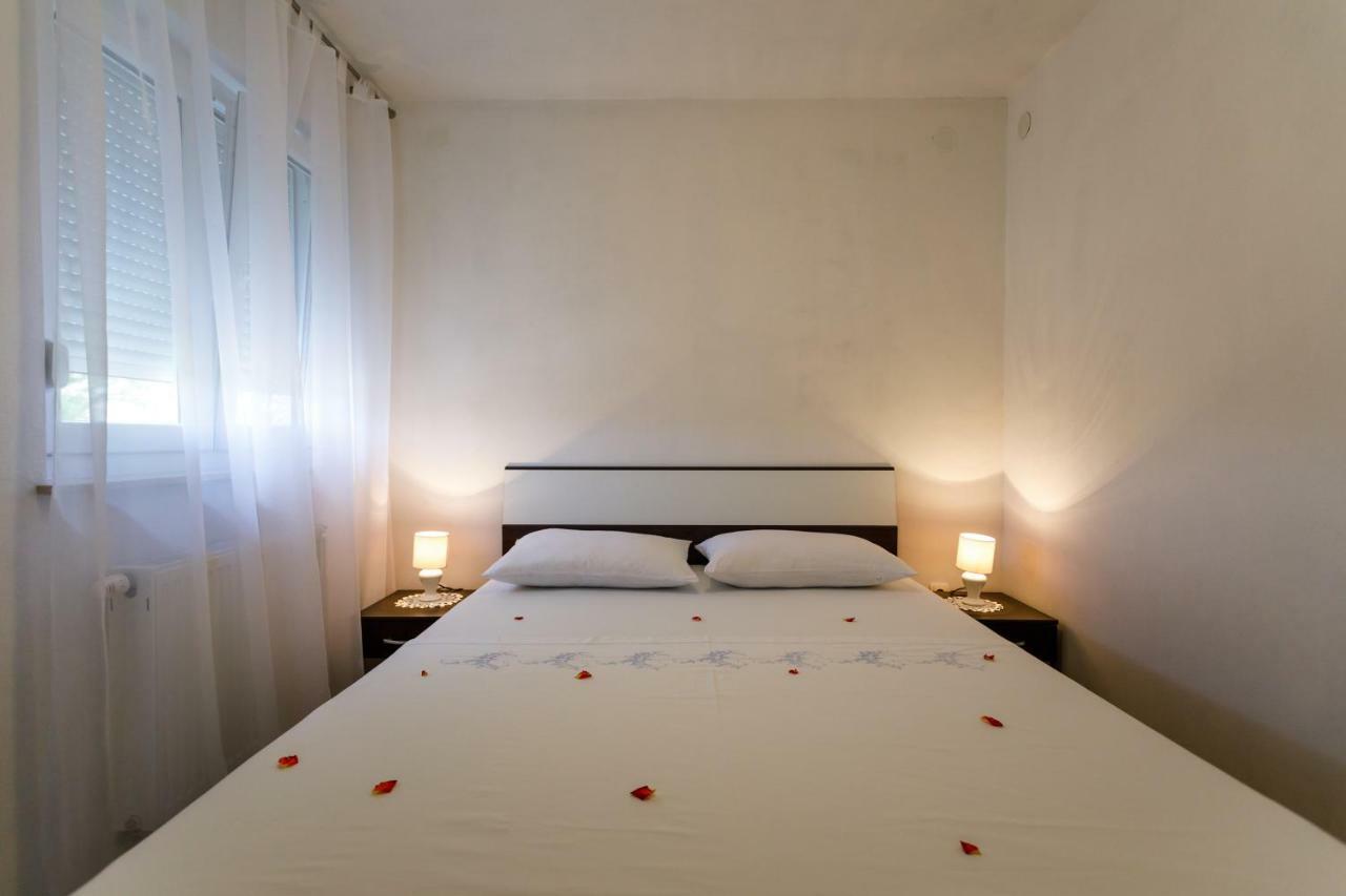 Apartman Dobrila Vrh  ภายนอก รูปภาพ