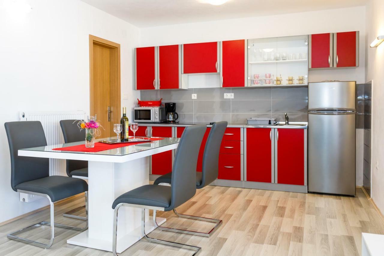 Apartman Dobrila Vrh  ภายนอก รูปภาพ