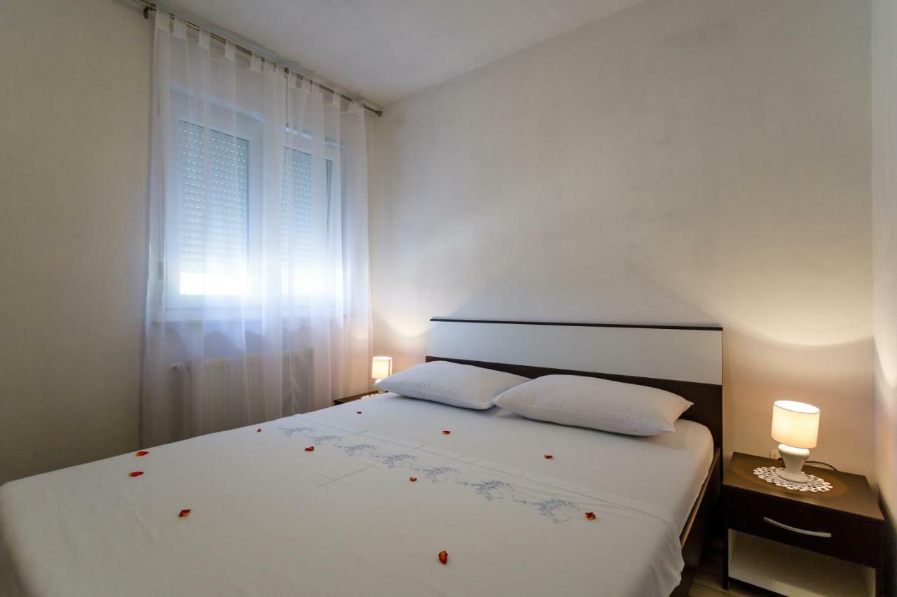 Apartman Dobrila Vrh  ภายนอก รูปภาพ