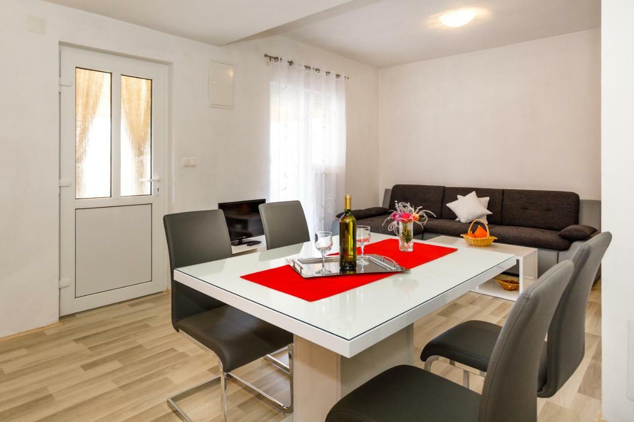 Apartman Dobrila Vrh  ภายนอก รูปภาพ