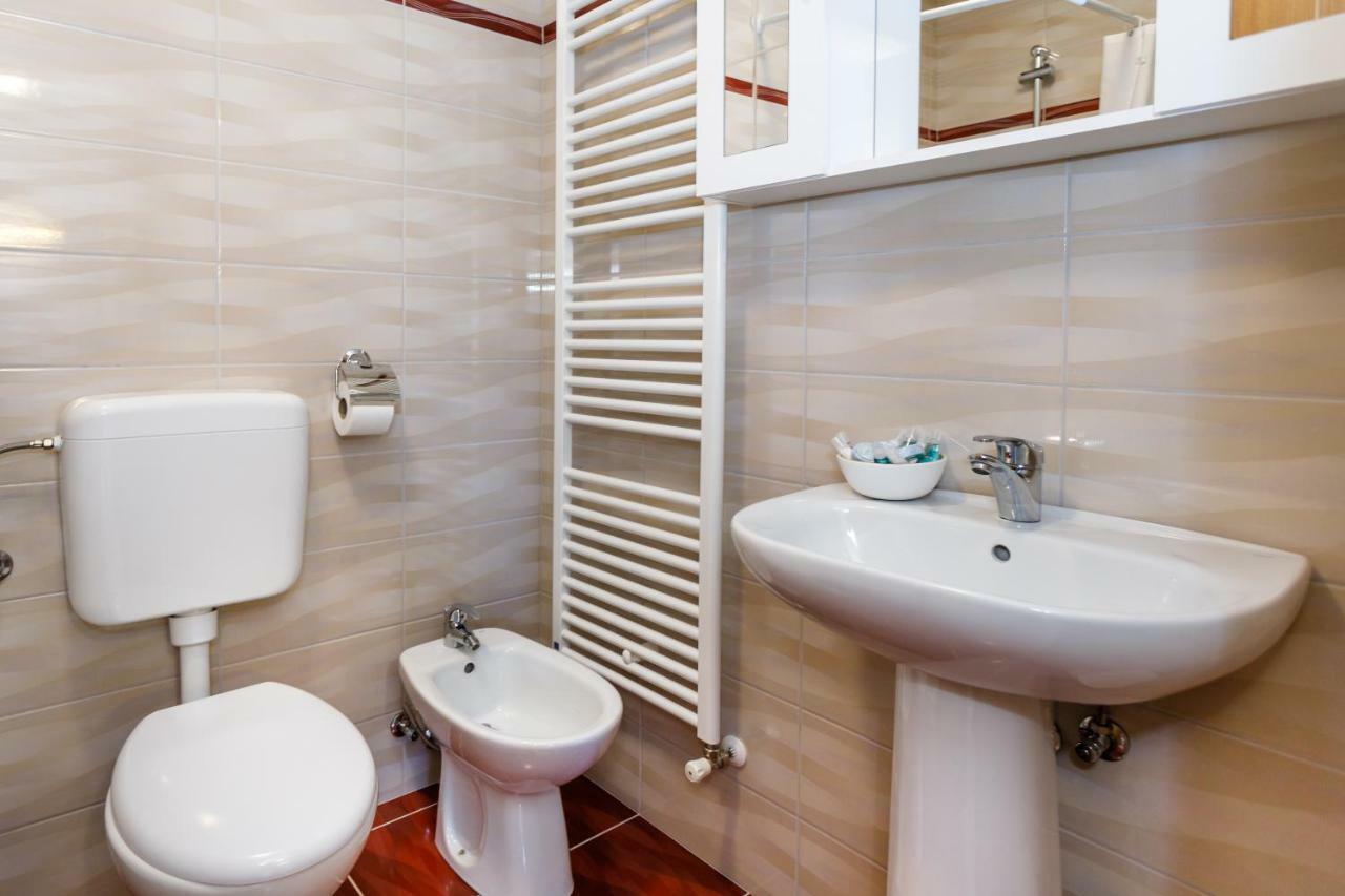 Apartman Dobrila Vrh  ภายนอก รูปภาพ